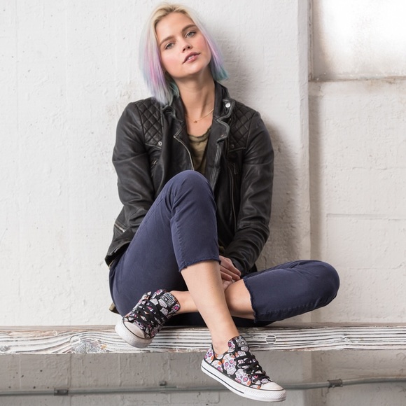 sugar skull chuck taylors